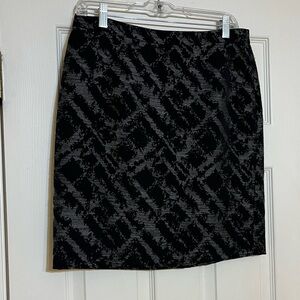 LOFT Black and Gray Patterned Pencil Skirt